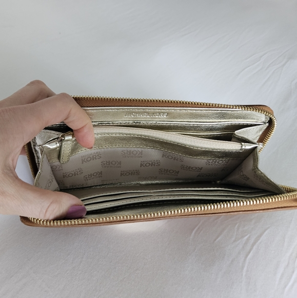 Michael Kors wallet - Picture 2 of 5